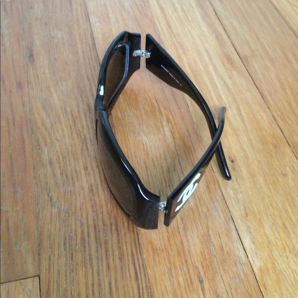 Chanel mother of pearl sunglasses SOLD - Picture 11 of 11